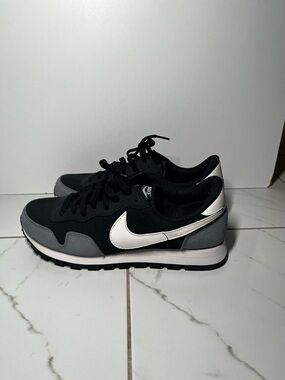 Nike Pegasus Men's Black, Gray & White Classic Runner Sneakers